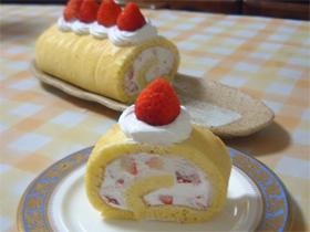 ホットケーキミックスで【ふわふわシフォンなイチゴのロールケーキ】の画像