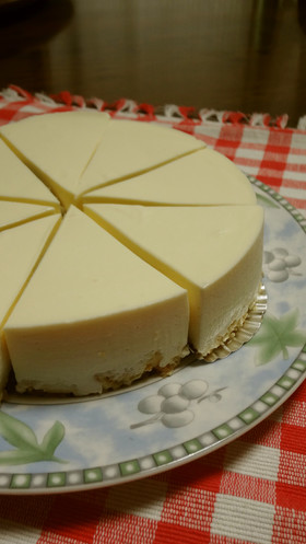 濃厚♪好評いただいてるレアチーズケーキ。