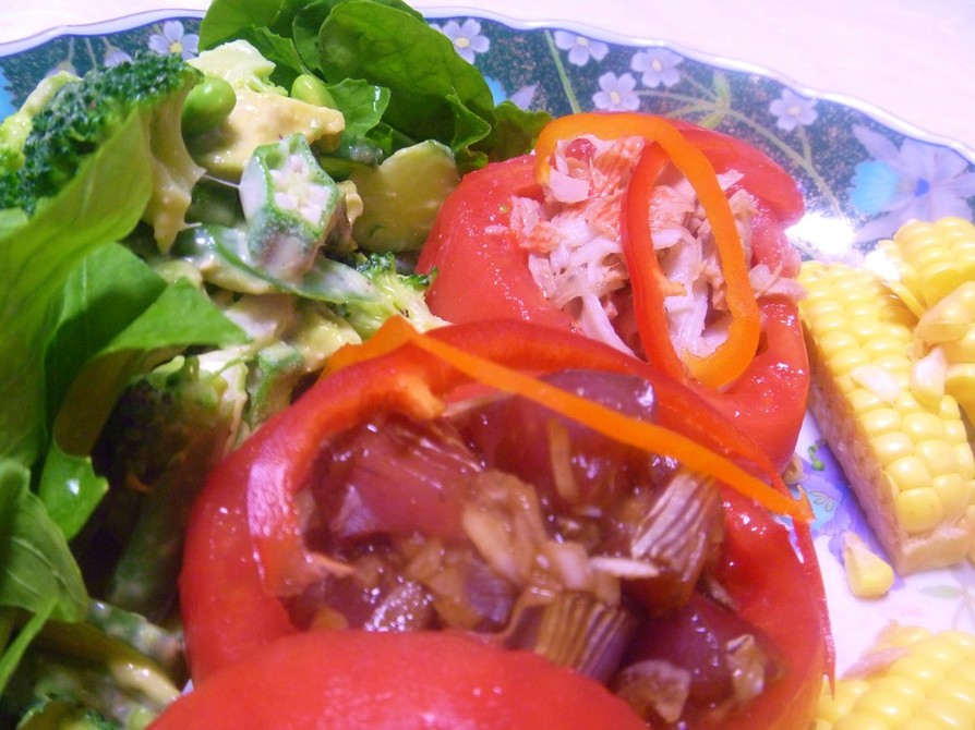 デカ盛り夏野菜サラダ☆赤＆緑＆黄の彩りでの画像