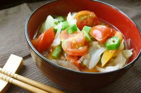 夏野菜☆オクラとトマトのスタミナみそ汁