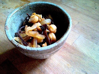 玉葱とキクラゲとひよこ豆の切干し大根甘煮の写真