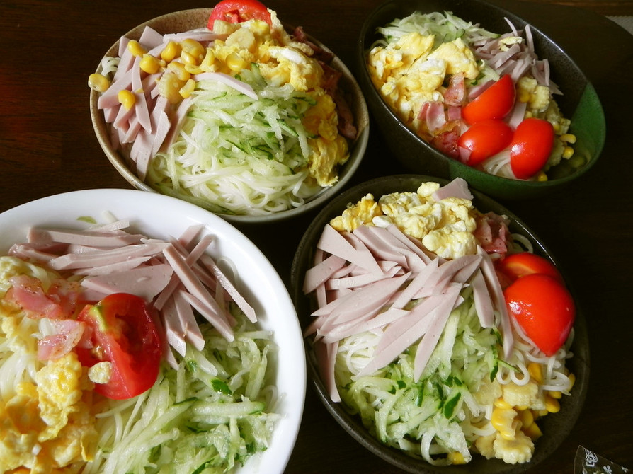 夏休み初日ランチ「冷麺」の画像