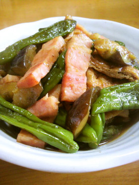 ししとう・茄子・ベーコン・油揚げの煮物