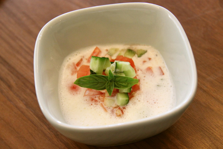 tomatoとモッツァレラの冷製スープの画像