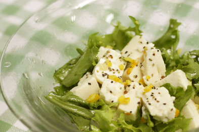 豆腐とエンダイブのサラダの写真