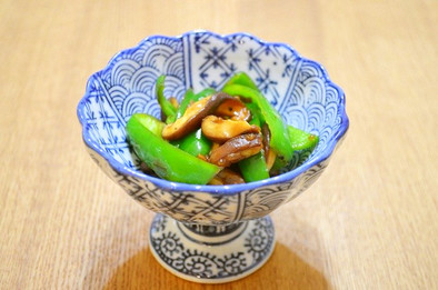 お弁当に♪椎茸とピーマンの醤油麹炒めの写真
