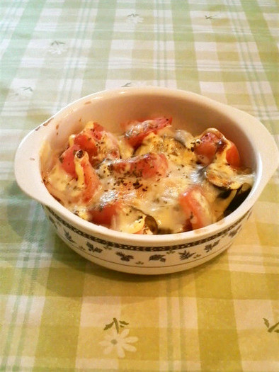 ナスとトマトのバジルマヨチーズ焼きの写真