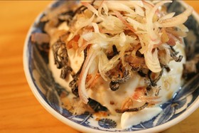 塩こんぶとミョウガの冷奴