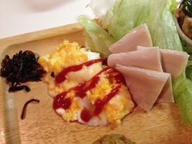 朝食に♪レンジdeチーズオムレツ