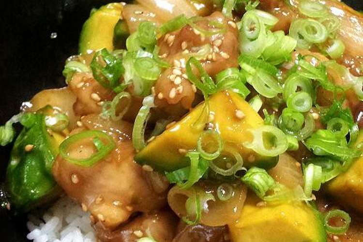 鶏とアボカドのピリ辛照り焼き丼 レシピ 作り方 By Dm0808 クックパッド 簡単おいしいみんなのレシピが350万品