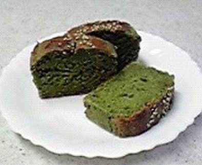 緑のヘルシーパウンドケーキの写真