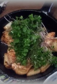 鶏肉とネギの鉄鍋焼き　