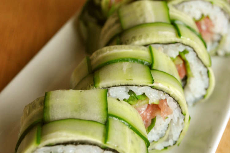 きゅうりの飾り巻き 巻き寿司 レシピ 作り方 By 孔燐 クックパッド 簡単おいしいみんなのレシピが365万品