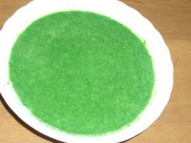 緑鮮やかほうれん草のスープの画像