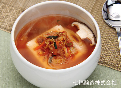 ピリッと美味しい♡キムチと豆腐のスープの写真