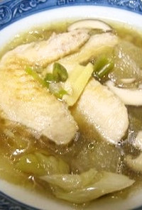 冬瓜と鶏手羽肉のヘルシースープ