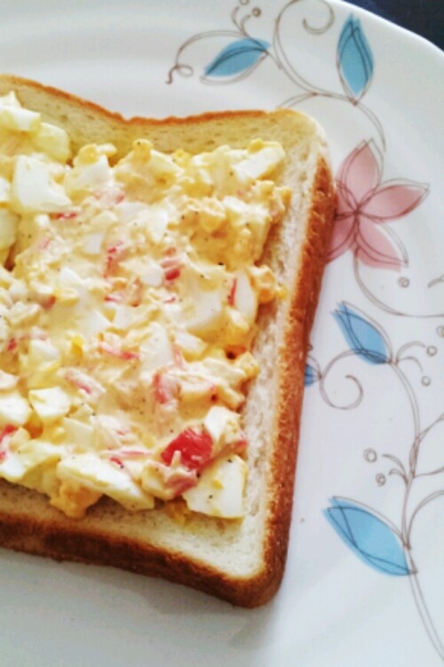 カニカマ&卵のせトーストの画像