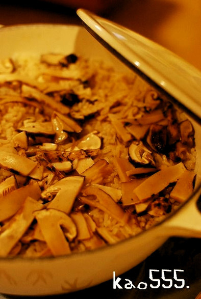 ルクルーゼで炊く　秋の松茸ご飯♪の写真