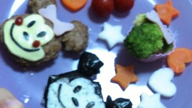 ミッキーミニープレート 4歳お誕生日 レシピ 作り方 By まりれね クックパッド 簡単おいしいみんなのレシピが352万品