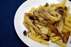 キノコ盛りだくさんのパスタ