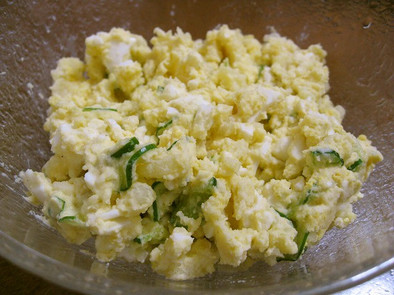 ゆで卵入りのポテトサラダの写真