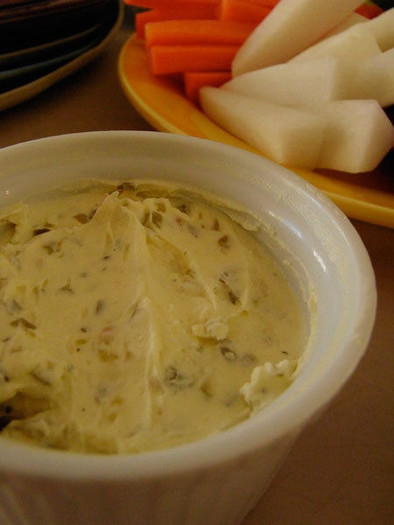 クリームチーズとピクルスのディップの写真