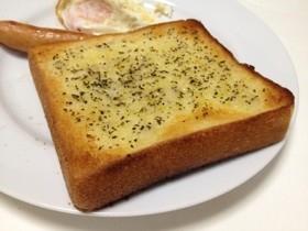 塩麹でガーリックトースト☆の画像