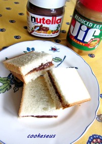 ヌテラとピーナッツバターのサンドイッチ