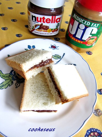 ヌテラとピーナッツバターのサンドイッチの写真