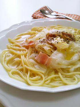 キャベツ&ベーコンの塩バタースープパスタ