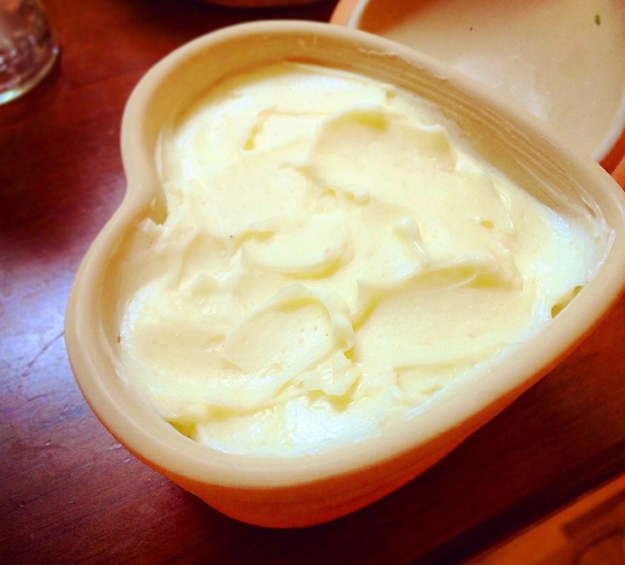 ほんっとーに簡単。手作りのおいしいバターの画像