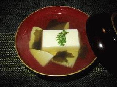 卵豆腐のすまし汁の写真