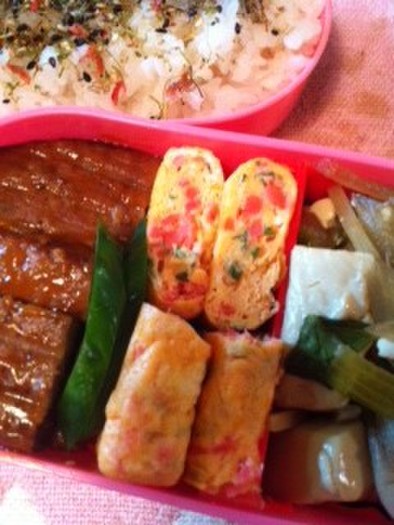 お弁当に☆彡彩きれいな紅しょうがの卵焼きの写真
