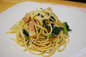 簡単☆ルッコラベーコンのバター醤油パスタ