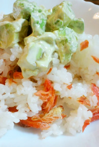 焼き鮭とアボカドの簡単寿司