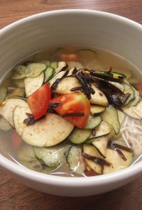 夏野菜と塩こんぶの素麺