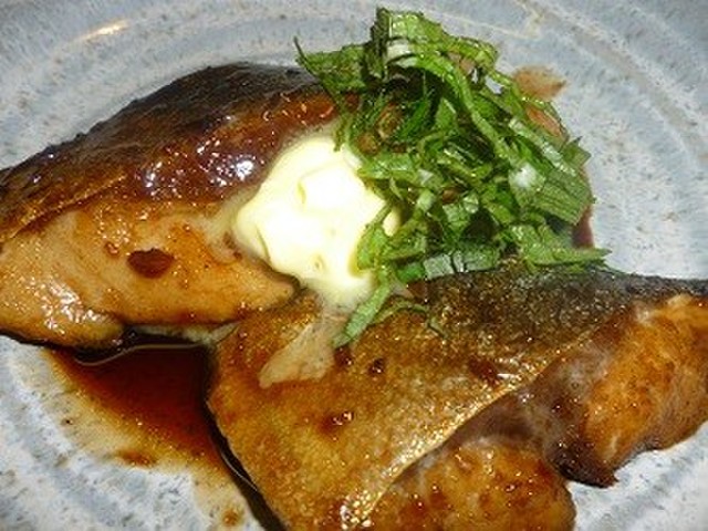 簡単 はまちの照り焼き バター醤油風味 レシピ 作り方 By ごっちゃんママ クックパッド 簡単おいしいみんなのレシピが361万品