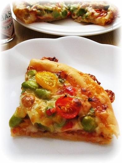 枝豆とアボカドの米粉ピザの写真