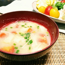 夜はトマトの味噌汁で
