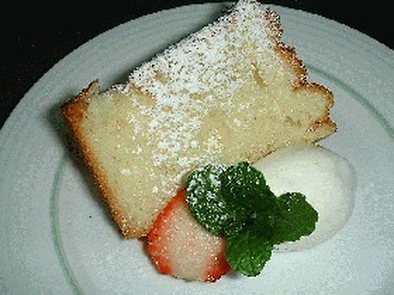 シンプルバニラのシフォンケーキの写真