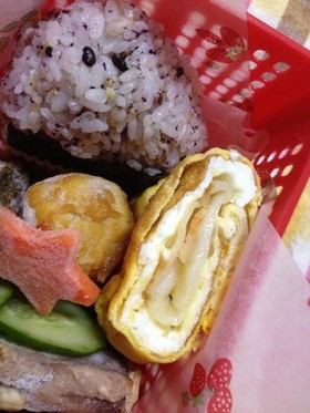 お弁当に♬残った餃子で卵焼き