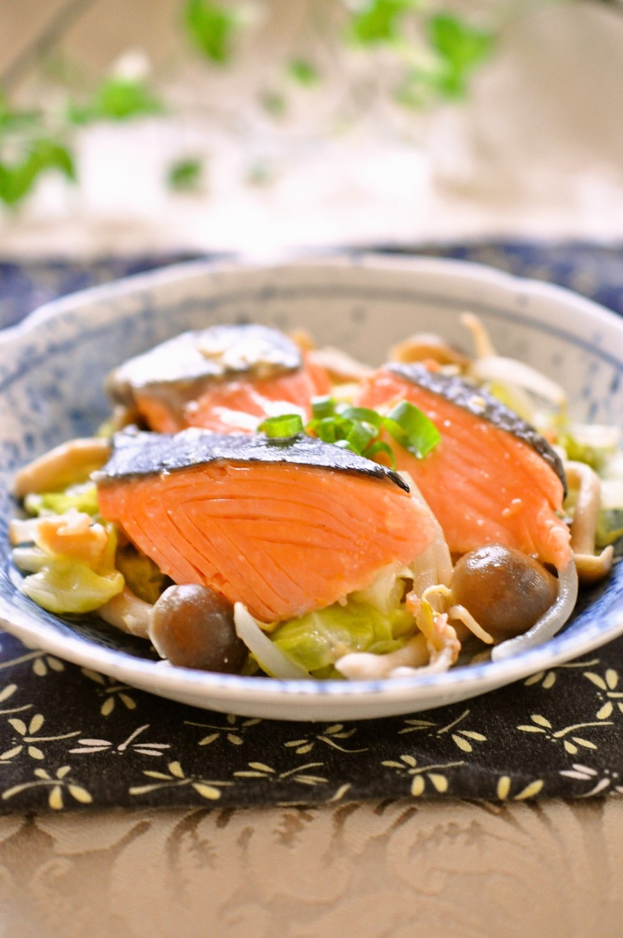 簡単＆美味☆バター風味で鮭と野菜の蒸し煮の画像