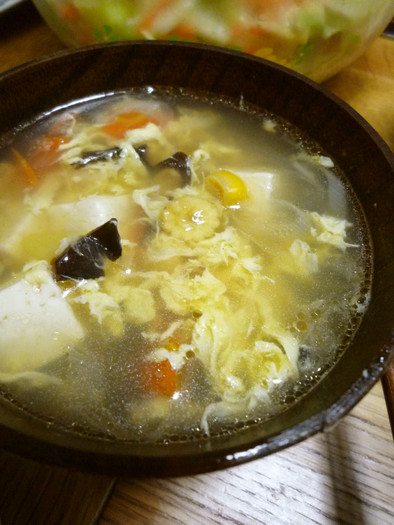 彩りコーンと帆立の中華風かきたまスープの写真