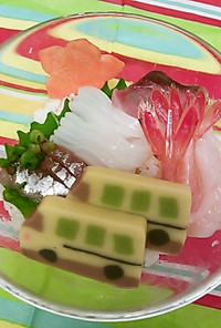 トミカ（かまぼこ）＆お刺身丼