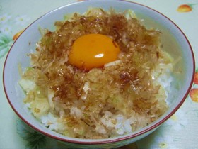 卵かけご飯には血液サラサラ効果の玉葱を