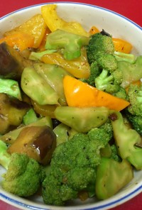 緑黄色野菜のガーリックピリ辛炒め