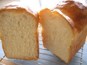 ホシノ天然酵母で生クリーム食パンの画像