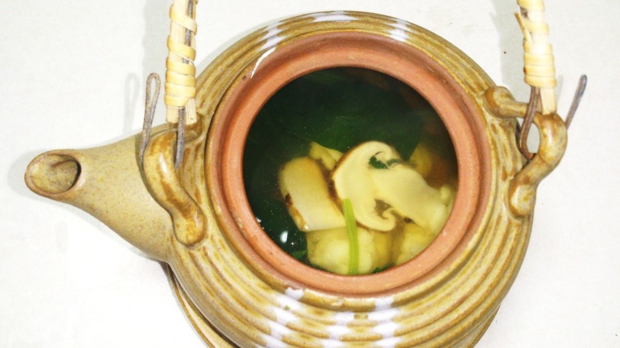 松茸の土瓶蒸し（お吸い物でも）の画像