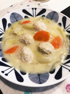 白菜と鶏団子のクリームシチュー