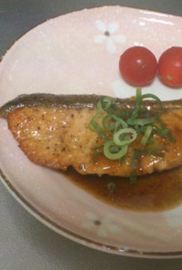 鮭のムニエル☆バタぽんソース